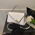 Petit sac bandoulière blanc à motif crocodile avec fermoir en métal doré élégant - Blanc
