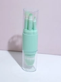 Detail eines 4-in-1 Make-up-Pinsel-Sets mit grünen Borsten im transparenten Gehäuse - Hellgrün