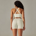 Vue arrière d'un ensemble de yoga côtelé sans couture avec brassière croisée et short taille haute - S / Haut Et Bas / Crème
