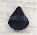 Borla de maquillaje triangular negra en terciopelo con cinta para polvos - Tamaño mini / Negro