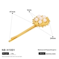 Pasador de girasol de acero inoxidable bañado en oro de 18K con seis perlas blancas de adorno - Estilo Perla Girasol (NB-H1001)
