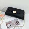Borsa lady nera a grana martellata con tracolla a catena dorata e fibbia in metallo - Nero