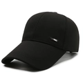 Gorra de béisbol clásica de algodón negro con visera larga y emblema lateral de metal - Ajustable / Negro