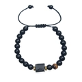 Dettaglio del bracciale regolabile con occhio di tigre e cordino intrecciato nero - Bracciale di Perline Nero Lucido e Occhio di Tigre
