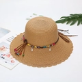 Sombrero de paja caqui con cuentas de colores, conchas y detalles de borlas - Borde Ondulado / Cuentas de Madera de Concha / Caqui