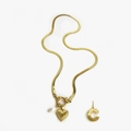 Collar dorado con colgante de corazón y letra C, perlas de agua dulce y cadena serpiente - Dorado - Letra C