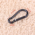 Detail of black D-shaped carabiner with dimensions 4.7cm length and 4mm thickness - Gourd-shape - Black / 4.7cm x 2.3cm