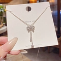 Elegante collana in titanio argento con ciondolo a fiocco scintillante e nappe di perle - Stile pendente con nappa a fiocco (X450) / Argento