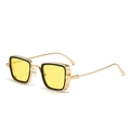 Gafas de sol retro con montura dorada, bordes negros gruesos y lentes amarillas vibrantes - C3-Montura Dorada Lentes Amarillas