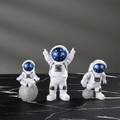 Set di 3 statuine di astronauti bianchi in posa seduta, in piedi e che corrono - Un Set Blu Cielo Stellato