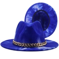 Sombrero fedora tie-dye azul y blanco con cadena dorada y textura de fieltro suave - M (56-58cm) / Tie-Dye Azul y Blanco