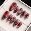 Uñas postizas con degradado burdeos y rosa con detalles de lazos y corazones de plata 3D - Estilo Metal Corazón Y2K Rojo Vino (JP4221)