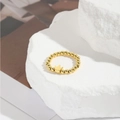 Anello elastico con perline dorate e ciondolo a cuore su pietre bianche strutturate - Stile Ciondolo a Cuore (ZYN-DMR143G-1)