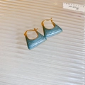 Boucles d'oreilles créoles trapèze en émail bleu nacré avec placage en or fin - Boucle d'Oreille Trapèze Perlée / Bleu