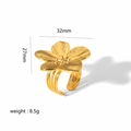 Detalle del anillo de flor bañado en oro de 18k con ancho de 32mm y peso de 8,5g - Anillo de Flor Cepillada Abierto Dorado (TR4074)