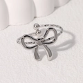Polierter silberner Edelstahl-Ring mit minimalistischer Schleife im koreanischen Stil - Stahlfarbe