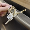 Elegant gold metal hair claw clip featuring white pearl daisies and leaf accents - White Daisy Pearl Leaf Claw