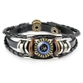 Dettaglio del bracciale in pelle multistrato con perline in legno e cupola di calligrafia araba - Stile 04-Base Blu Arabo