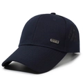 Dunkelblaue atmungsaktive Sport-Baseballkappe mit Laser-Cuts und Logo-Metallplatte - Marineblau