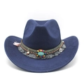 Détail d'un chapeau de cow-boy en daim bleu marine avec turquoise, perles et glands - M (56-59cm) / Bleu Marine Suède