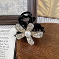 Pinza para el pelo de flor negra brillante con pedrería de colores y una gran perla central - Pinza de garra (8cm) (P4-1#) / Champán