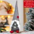 Gnomo navideño hecho a mano con gorro gris de corazón y barba larga sobre base de madera - Estilo B-Corazón Gris