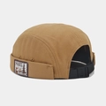 Detailansicht der khakifarbenen Docker-Mütze mit Vintage-Patch und verstellbarem Riemen - Verstellbar / Camel