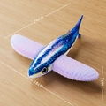 Giocattolo per gatti pesce volante in peluche blu e bianco con misure di 26x28x7cm - Pesce volante colorato vibrante