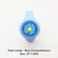 Bracelet lumineux aux huiles essentielles pour enfants avec motif marguerite bleue - Version Lumineuse / Marguerite Bleue