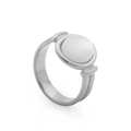 Anello minimalista in argento con intarsio tondo in madreperla bianca su fascia - US 6 / Argento