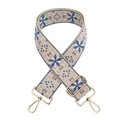 Dettaglio tracolla ricamata blu e beige con ganci e fibbia in metallo dorato lucido - 3-Bianco Blu