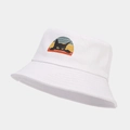 Dettaglio del cappello a secchiello in cotone bianco con grafica di gatto nero e tramonto - EW, PEOPLE Gatto del Tramonto Retro Bianco