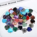 Mélange de pendentifs cœur en pierre naturelle de 20mm avec bélières en métal sur plateau - 72-Mélange Aléatoire Pierre Naturelle