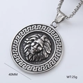 Collana con ciondolo tondo testa di leone in acciaio inox con greca argento 40mm - Stile Rilievo Leone Rotondo (Stile 1)
