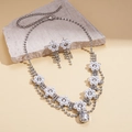 Elegante set di gioielli due pezzi con collana di fiori di perle e ciondolo a goccia - Argento (Set Collana + Orecchini)
