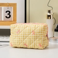 Trousse de toilette matelassée à carreaux jaunes avec motif nœud rose et fermeture - Carreaux Nœud Jaune