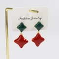 Retro-Ohrstecker aus Kupfer mit grünem Rautenanhänger und roten Emaille-Sternen - Rot & Grün Kleeblatt (Stil 1)