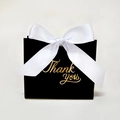 Elegante scatola regalo nera con fiocco di seta bianco e scritta Thank You dorata - Bianco