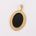 Dettaglio del ciondolo ovale placcato oro 18k con inserto nero e cristalli lucenti - Oro Solo Pendente Ovale