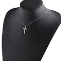 Collana con ciondolo a croce in acciaio inossidabile lucido su un busto in pelle nera - Croce 15x30mm / Color Acciaio