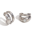 Manchette d'oreille argentée double couche avec finition polie et accent perle blanche - Clip d'oreille double couche en fausse perle - Couleur acier