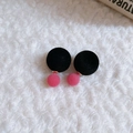 Elegant geometric earrings with pink and black flocked spheres and gold metal connectors - 119# Black Rose Bicolor Ball