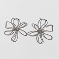 Orecchini a fiore traforato in argento con linee metalliche intrecciate d'arte - Argento