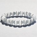 Elegantes weißes Katzenaugenstein-Perlenarmband mit glänzender Oberfläche - 10mm