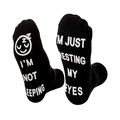 Calcetines de algodón negros antideslizantes con frase I'M JUST RESTING MY EYES en suela - Estilo Cara Redonda
