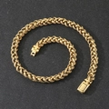 Bracciale da uomo placcato in oro con maglia a spiga e chiusura a scatto rettangolare - Oro (KN292214-KJX)