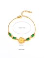 Vue détaillée d'un bracelet en or avec zircons verts et un pendentif central en tournesol - Bracelet Fleur Sucre en Carré - Vert