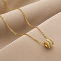 Collier minimaliste en acier titane doré avec pendentif cylindre serti de zircons - Or