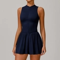 Robe de tennis bleu marine ajustée avec col montant sans manches et jupe trapèze plissée - Bleu Marine