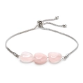 Verstellbares Armband in Silber mit drei rosa herzförmigen Natursteinen besetzt - Rosenquarz